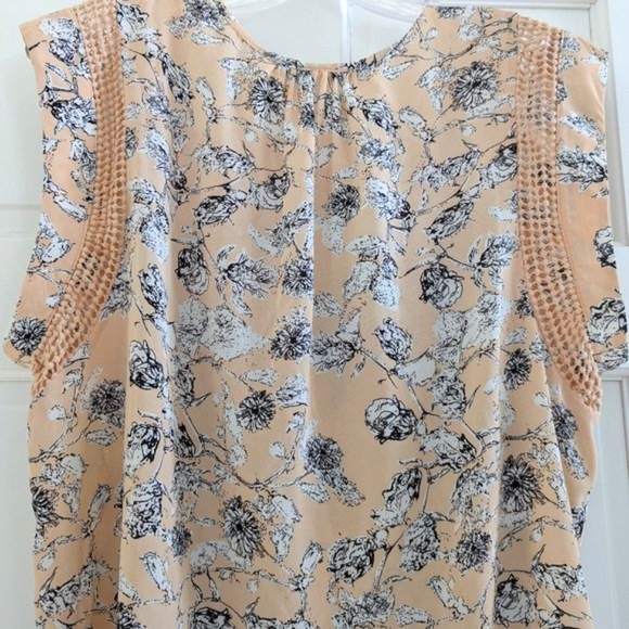 Blush patterned NWT XL Daniel Rainn sleeveless top with beautiful detailing - Picture 4 of 5